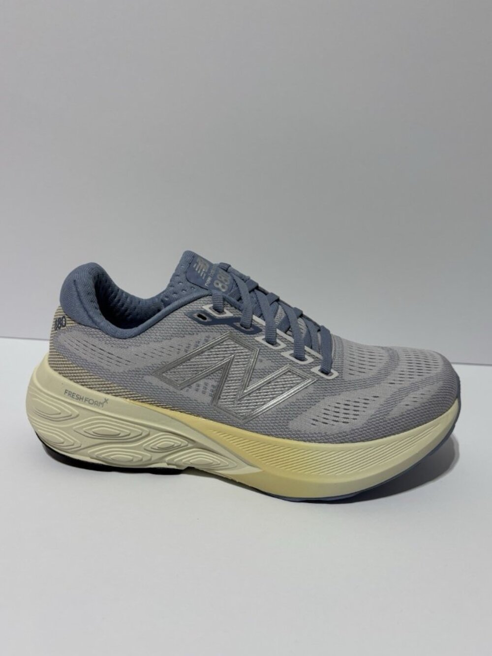New Balance Women’s Fresh Foam X 880v15 Grey Running Shoes, Size 7 M